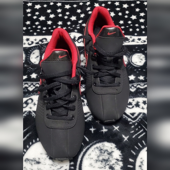 Nike Shox Red & Black - Picture 1 of 5